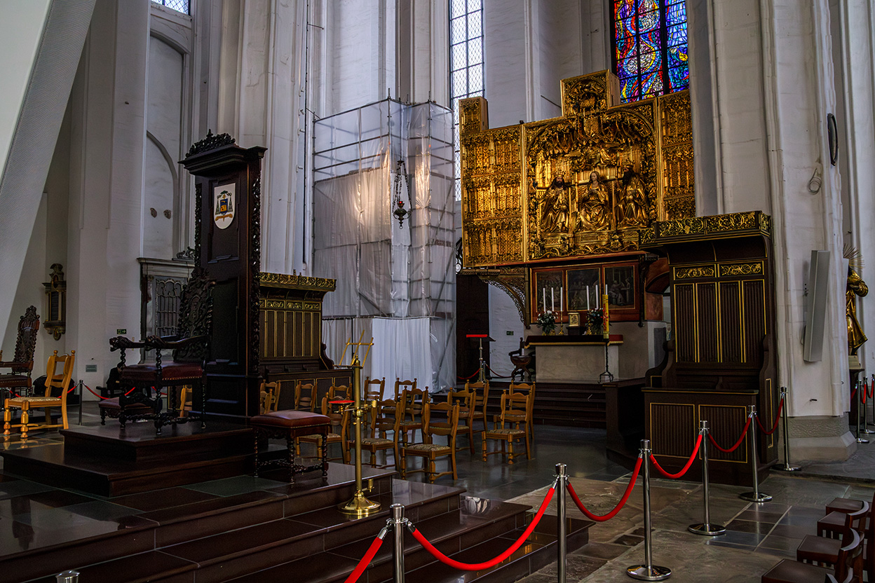 wnętrze Bazyliki Mariackiej w Gdańsku