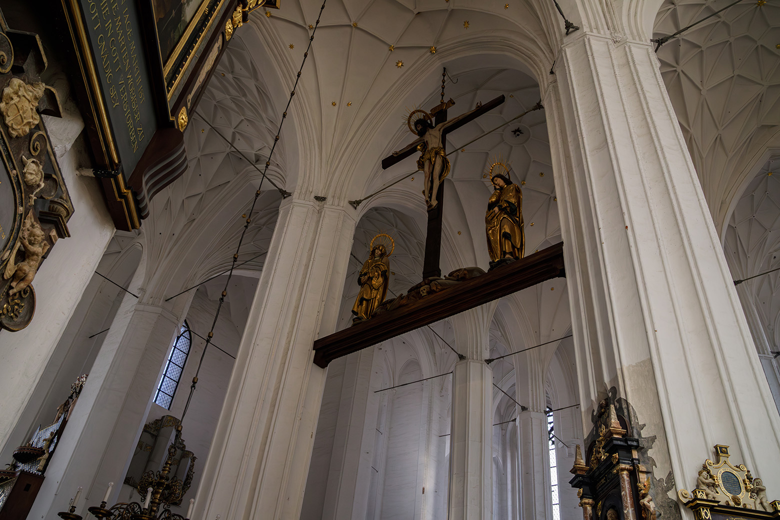 wnętrze Bazyliki Mariackiej w Gdańsku